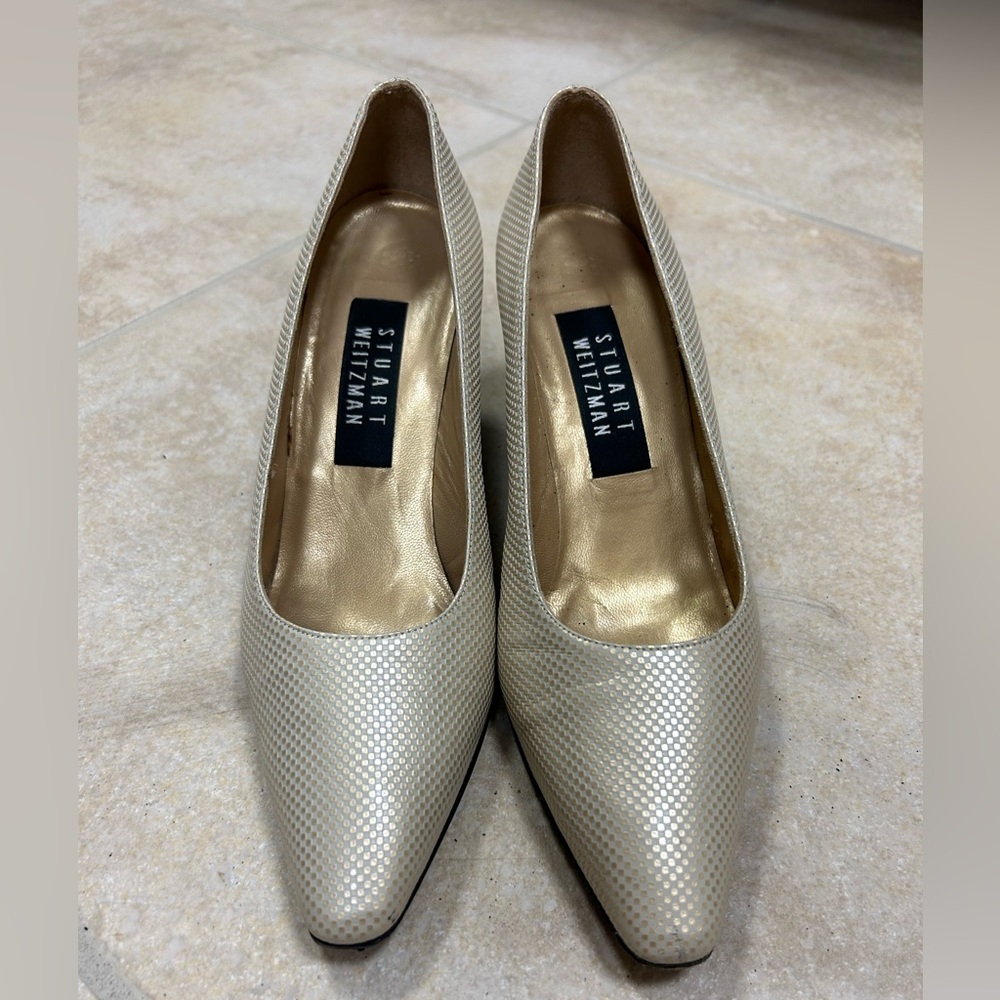 Stuart Weitzman Ivory Textured Pumps